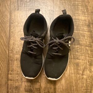 Women’s Nike Roshe Sneaker Running